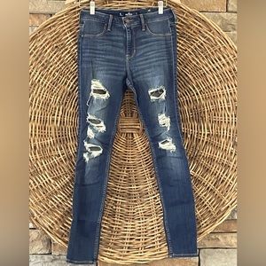 Hollister Mid-Rise Jean Legging. NWT! 9L